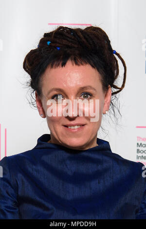 Der polnische Autor Olga Tokarczuk dargestellt nach dem Gewinn des Man Booker International Prize 2018, für ihre Flüge buchen, im Victoria und Albert Museum in London. PRESS ASSOCIATION Foto. Bild Datum: Dienstag, Mai 22., 2018. Photo Credit: Matt Crossick/PA-Kabel. Stockfoto