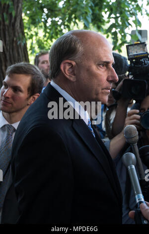 Rep. Louie Gohmert (R-TX) spricht mit Reportern. Stockfoto