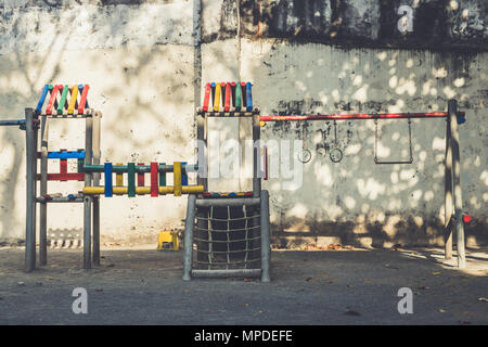 Vintage Spielplatz, Klettergerüst - Jungle Gym - Spielplatz im Freien Stockfoto