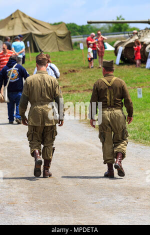 Carlisle, PA, USA - 20. Mai 2018: WWII reenactors gehen an die Armee Heritage Days Veranstaltung in der US-Armee Erbe und Education Center. Stockfoto