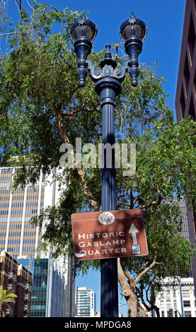 Historischen Gaslamp Quarter Zeichen auf der Straßenlaterne in San Diego, Kalifornien Stockfoto