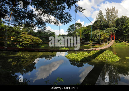 Bandarban, Bangladesch - Oktober 01, 2010: Die Hängenden Brücke an meghla in Bandarban Stadt ist als eines der attraktivsten Reiseziele angesehen Stockfoto