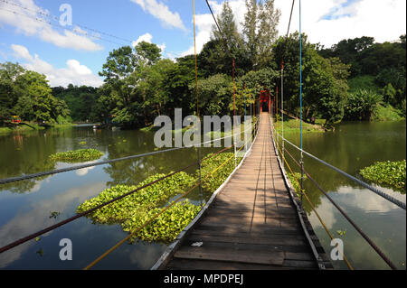 Bandarban, Bangladesch - Oktober 01, 2010: Die Hängenden Brücke an meghla in Bandarban Stadt ist als eines der attraktivsten Reiseziele angesehen Stockfoto