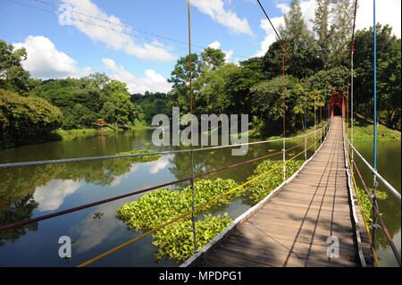 Bandarban, Bangladesch - Oktober 01, 2010: Die Hängenden Brücke an meghla in Bandarban Stadt ist als eines der attraktivsten Reiseziele angesehen Stockfoto