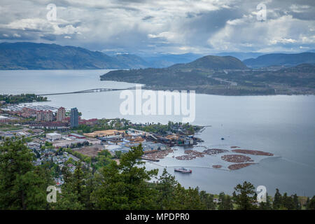 Luftaufnahme von Kelowna von Knox Mountain Park, British Columbia, Kanada Stockfoto