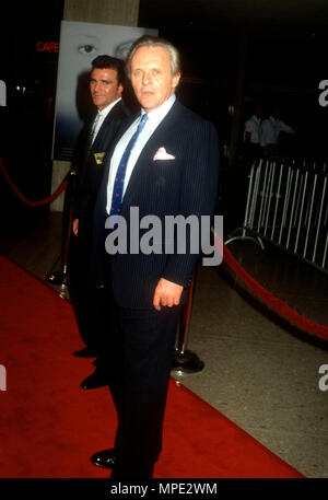 CENTURY CITY, CA - 2. Februar: Schauspieler Anthony Hopkins nimmt an "Das Schweigen der Lämmer "Century City Premiere am 2. Februar 1991 Bei Cineplex Odeon Century City Kinos in Century City, Kalifornien. Foto von Barry King/Alamy Stock Foto Stockfoto