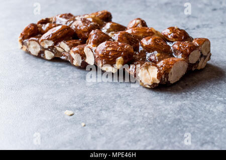 Bio Almond Bar mit Honig keine Glukose. Energy Bar. Stockfoto