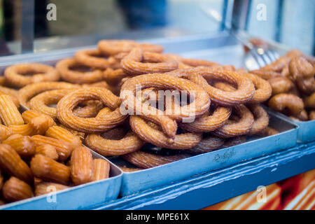 Türkische Street Dessert Halka Tatlisi (traditionelle Küche) Stockfoto