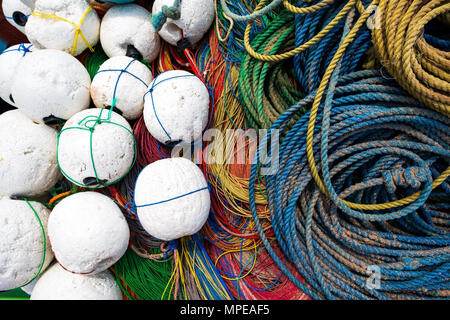 Nahaufnahme von Seil Fischernetz und Seile Stockfoto