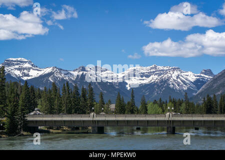 Das Bow River Bridge Banff Alberta Kanada Stockfoto