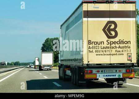 Bern, Schweiz - 31. August 2016: Lastwagen auf der Fahrbahn, Schweiz Stockfoto