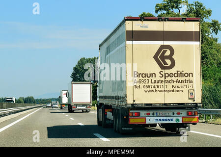 Bern, Schweiz - 31. August 2016: Lastwagen auf der Fahrbahn, Schweiz Stockfoto