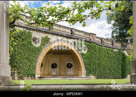 Brunnen in der Grotte. Park Sanssouci. Potsdam. Deutschland Stockfoto