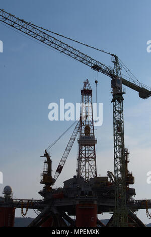 Offshore Bohrinsel in Trogir, Kroatien. Long Shot. Low Angle View. Stockfoto