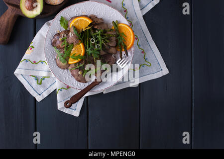 Huhn Leber mit Orangen und Rucola Stockfoto
