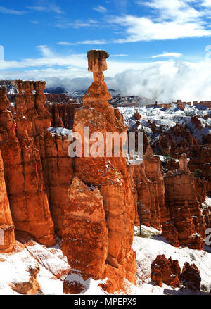 Bryce Canyon National Park, Utah, USA frischen Schnee im Winter Stockfoto