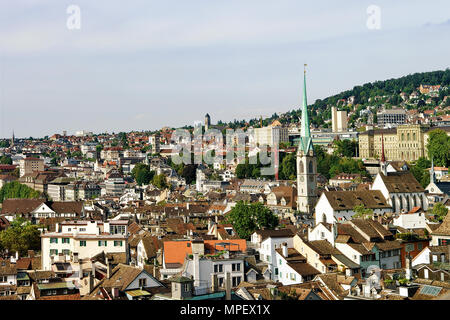 Zürich, Schweiz - 2 September, 2016: Fraumunster Kirche und Dächer der Altstadt, Zürich, Schweiz Stockfoto