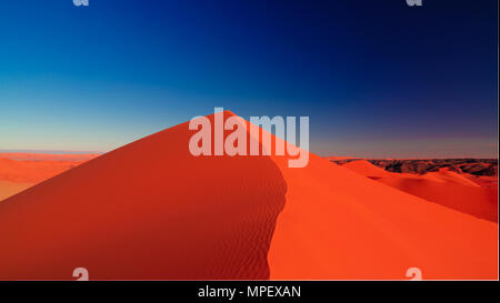 Blick auf den Sonnenuntergang zu Tin Merzouga Dünen im Tassili nAjjer Nationalpark, Algerien Stockfoto