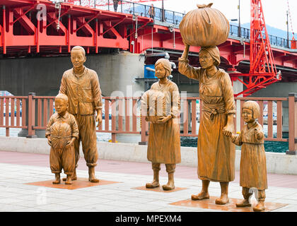 Busan, Südkorea - 13. März 2016: Familie von Flüchtlingen in Busan, Südkorea Stockfoto