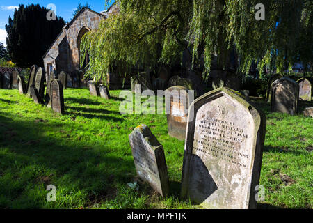 Friedhof von St. Peter und St. Paul Kirche, Stokesley, North Yorkshire, Großbritannien Stockfoto