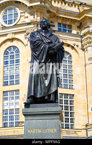 Martin Luther Denkmal Statue in der Nähe der Frauenkirche in Dresden Deutschland Stockfoto