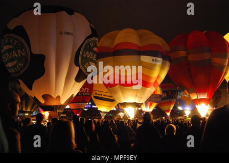 Hot Air Balloon Night Glow Stockfoto