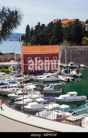 Die Fosa Marina am kroatischen Hafen von Zadar Kroatien mit Yachten, Segelboote und Sportboote im Hafen Stockfoto