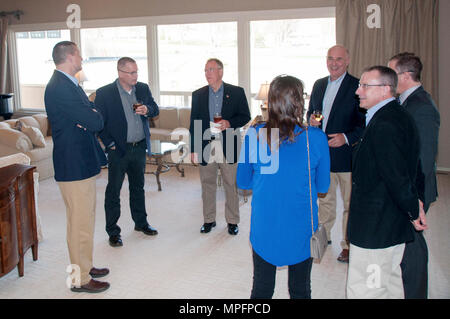 Botschafter David Gilmour, US-Botschafter in Togo, besucht mit North Dakota Regierungsbeamten über die Partnerschaft. (N.b. Nationalen Schutz Stockfoto