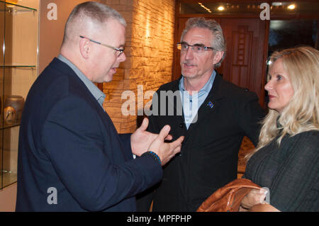 Botschafter David Gilmour, US-Botschafter in Togo, besucht mit North Dakota Regierungsbeamten über die Partnerschaft. (N.b. Nationalen Schutz Stockfoto
