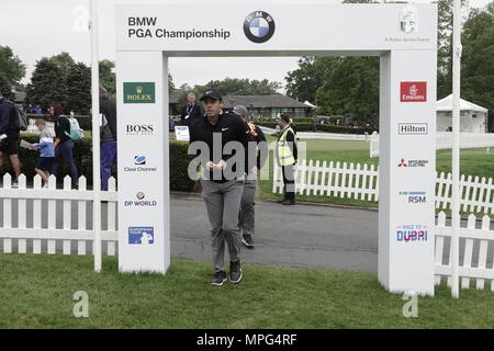 Wentworth, Surrey, UK, 23. Mai, 2018 Rory McIlroy kommt auf den ersten T-Stück am BMW ProAM Golf PGA Championship. Credit: Motofoto/Alamy leben Nachrichten Stockfoto