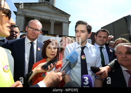 Dublin, Irland. 23. Mai 2018. Mit nur einem Tag zum Wahltag für die Abtreibung Referendum in Dublin, Irland, Ja und Nein Wähler wurden in Kraft. Credit: RollingNews.ie/Alamy leben Nachrichten Stockfoto