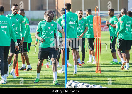 Bad Ragaz, Schweiz. 23. Mai 2018. Die Fußball-Nationalmannschaft aus Saudi Arabien während einer Trainingseinheit auf dem Sportplatz Ri-Au in Bad Ragaz. Das Team um Präsident Adel Ezzat und Trainer Juan Antonio Pizzi bleiben ist in Bad Ragaz für zweieinhalb Wochen in prepararation des FIFA-WM-Endrunde in Russland. Credit: Rolf Simeon/Alamy leben Nachrichten Stockfoto