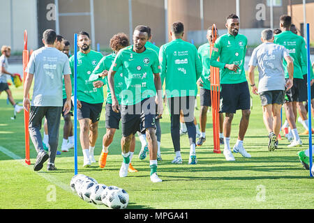 Bad Ragaz, Schweiz. 23. Mai 2018. Die Fußball-Nationalmannschaft aus Saudi Arabien während einer Trainingseinheit auf dem Sportplatz Ri-Au in Bad Ragaz. Das Team um Präsident Adel Ezzat und Trainer Juan Antonio Pizzi bleiben ist in Bad Ragaz für zweieinhalb Wochen in prepararation des FIFA-WM-Endrunde in Russland. Credit: Rolf Simeon/Alamy leben Nachrichten Stockfoto