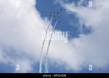 Ocean City, Maryland, USA. 23. Mai 2018. Die Royal Canadian Forces Snowbirds airborne Akrobatik Team fliegen in Formation während einer Demonstration in Ocean City, Maryland am 23. Mai 2018. 23 Mai, 2018. Credit: Alex Edelman/ZUMA Draht/Alamy leben Nachrichten Stockfoto