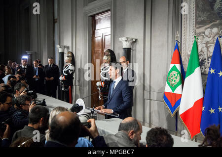 Rom, Italien. 23 Mai, 2018. Giuseppe Conte, designierte Ministerpraesident, spricht während einer Pressekonferenz nach einem Treffen mit Italiens Präsident Sergio mattarella an der Quirinale Palast Credit: Sara De Marco/Alamy leben Nachrichten Stockfoto