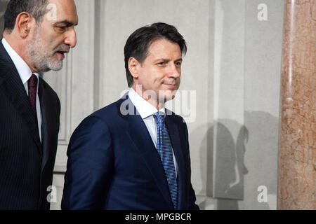 Rom, Italien. 23 Mai, 2018. Giuseppe Conte, designierte Ministerpraesident, spricht während einer Pressekonferenz nach einem Treffen mit Italiens Präsident Sergio mattarella an der Quirinale Palast Credit: Sara De Marco/Alamy leben Nachrichten Stockfoto