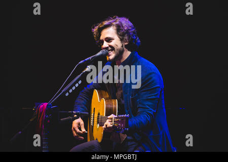 Turin, Italien, 23. Mai 2018: Die britische/italienischen Sänger und Songwriter Jack Savoretti live auf der Bühne des Teatro Alfieri für seinen "Acustic Nächte Live' Tour Konzert. Foto: Alessandro Bosio/Alamy leben Nachrichten Stockfoto