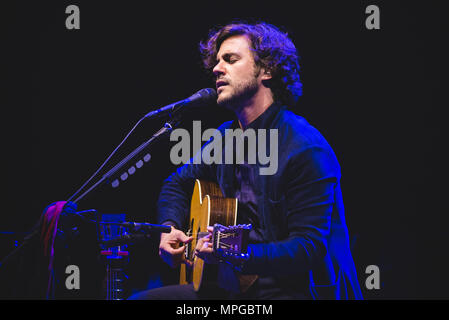 Turin, Italien, 23. Mai 2018: Die britische/italienischen Sänger und Songwriter Jack Savoretti live auf der Bühne des Teatro Alfieri für seinen "Acustic Nächte Live' Tour Konzert. Foto: Alessandro Bosio/Alamy leben Nachrichten Stockfoto