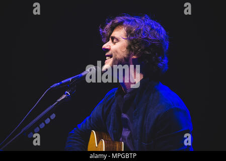 Turin, Italien, 23. Mai 2018: Die britische/italienischen Sänger und Songwriter Jack Savoretti live auf der Bühne des Teatro Alfieri für seinen "Acustic Nächte Live' Tour Konzert. Foto: Alessandro Bosio/Alamy leben Nachrichten Stockfoto