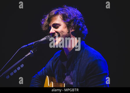 Turin, Italien, 23. Mai 2018: Die britische/italienischen Sänger und Songwriter Jack Savoretti live auf der Bühne des Teatro Alfieri für seinen "Acustic Nächte Live' Tour Konzert. Foto: Alessandro Bosio/Alamy leben Nachrichten Stockfoto