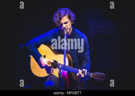 Turin, Italien, 23. Mai 2018: Die britische/italienischen Sänger und Songwriter Jack Savoretti live auf der Bühne des Teatro Alfieri für seinen "Acustic Nächte Live' Tour Konzert. Foto: Alessandro Bosio/Alamy leben Nachrichten Stockfoto