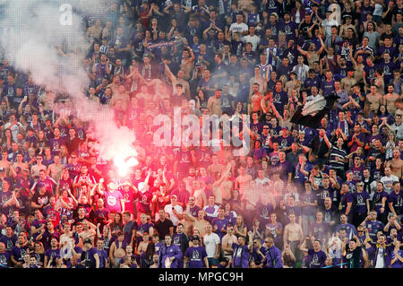 Budapest, Ungarn. 23 Mai, 2018. Ultra-Fans des FC Licht Fackeln und Rauch während der Ungarischen Cup Finale zwischen Puskas Akademia-FC und FC am Groupama Arena, am 23. Mai 2018 in Budapest, Ungarn. Credit: Laszlo Szirtesi/Alamy leben Nachrichten Stockfoto