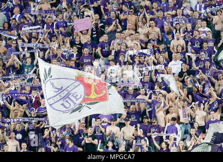 Budapest, Ungarn. 23 Mai, 2018. Ultra-FC-Fans feiern den Sieg während der Ungarischen Cup Finale zwischen Puskas Akademia-FC und FC am Groupama Arena am 23. Mai in Budapest, Ungarn, 2018. Credit: Laszlo Szirtesi/Alamy leben Nachrichten Stockfoto