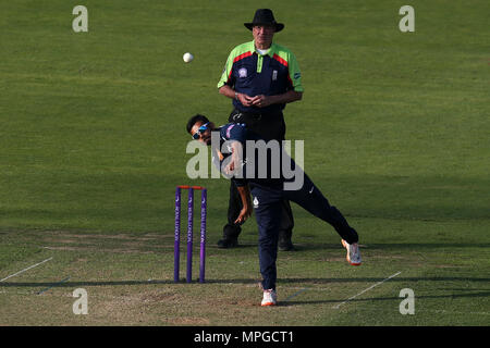 Cardiff, Wales, UK. 23 Mai, 2018. Ravi Patel von Middlesex Bowling. Royal London eintägigen Cup match, Glamorgan vs Middlesex, Tag/Nacht, Gleiches an Sophia Gardens in Cardiff, South Wales am Mittwoch, den 23. Mai 2018. pic von Andrew Obstgarten/Alamy leben Nachrichten Stockfoto