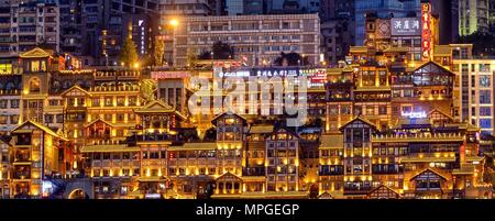 Chongqing, Chongqing, China. 24. Mai, 2018. Chongqing, China - Chongqing, ehemals Romanisiert wie Chungking, ist eine große Stadt im Südwesten Chinas. Es administrativ ist eines von Chinas vier direkt kontrollierten Gemeinden (die anderen drei sind, Peking, Shanghai und Tianjin), und die einzige Gemeinde in China weit entfernt von der Küste entfernt. Credit: SIPA Asien/ZUMA Draht/Alamy leben Nachrichten Stockfoto