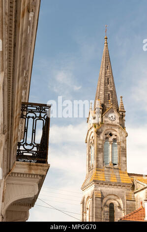 Die Kirche von Notre-Dame de l'Assomption an der Rue Pierre Wien in Le Château d'Oléron, Frankreich Stockfoto