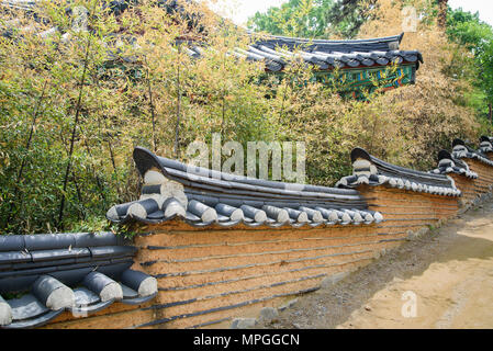 Traditionelle koreanische Wand in Seoul. Stockfoto