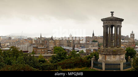 Blick auf die Burg von Calton Hill in Edinburg Stockfoto