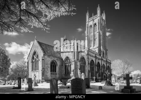 Ein IR-Bild von wrington All Saints Church in North Somerset, England. Stockfoto