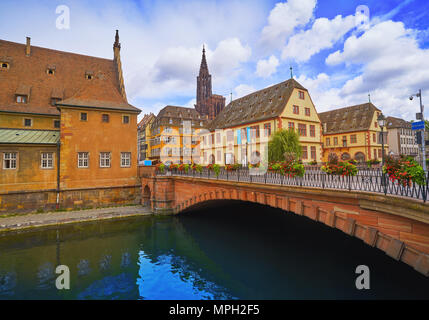 Die Stadt Straßburg Fassaden Brücke und den Fluss im Elsass Frankreich Stockfoto